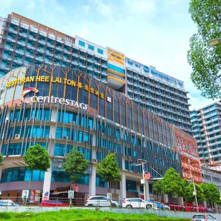 Centrestage Petaling Jaya By Perfect Host Hotel Kültér fotó The hotel in 2015