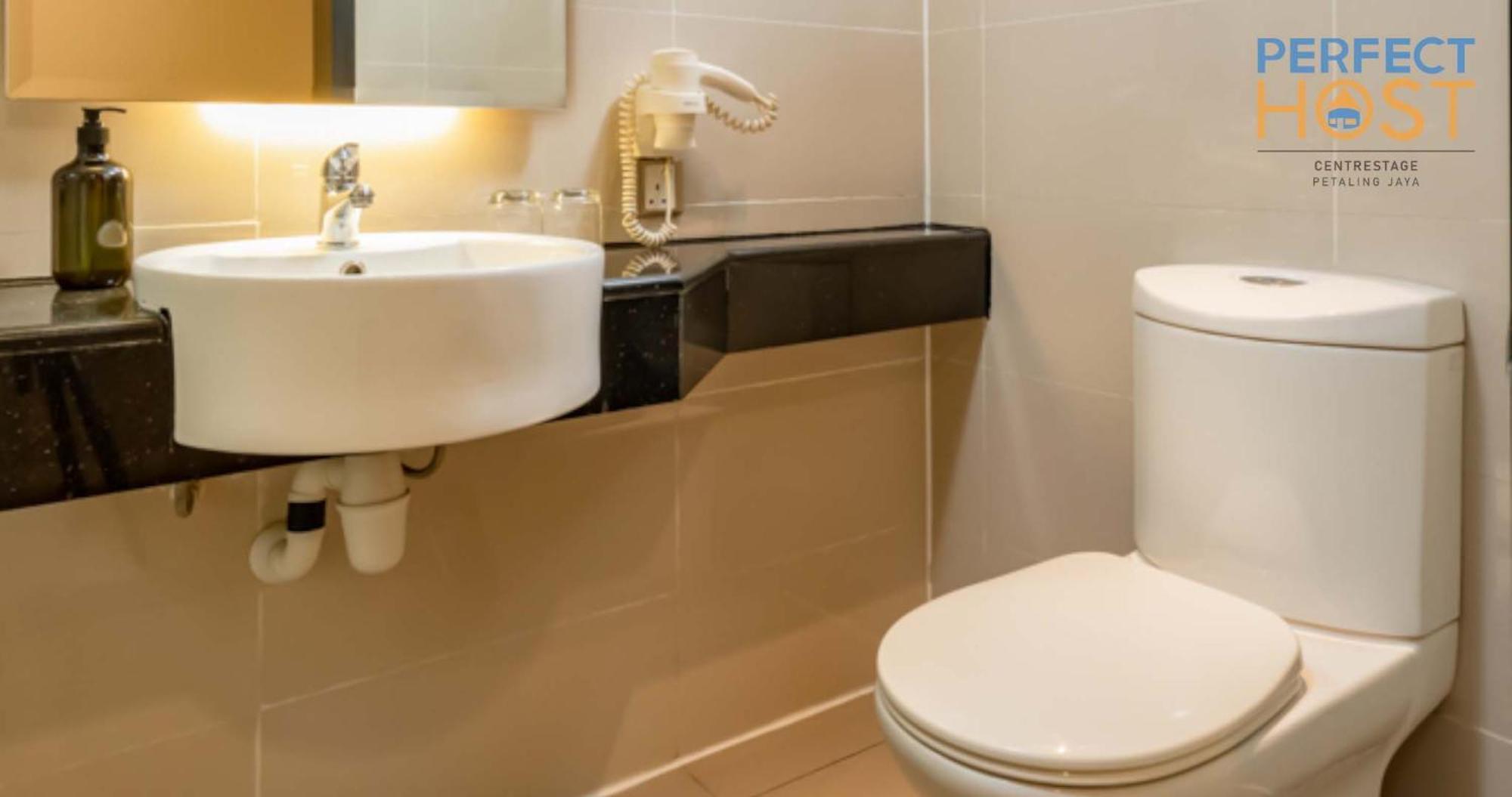 Centrestage Petaling Jaya By Perfect Host Hotel Kültér fotó Bathroom