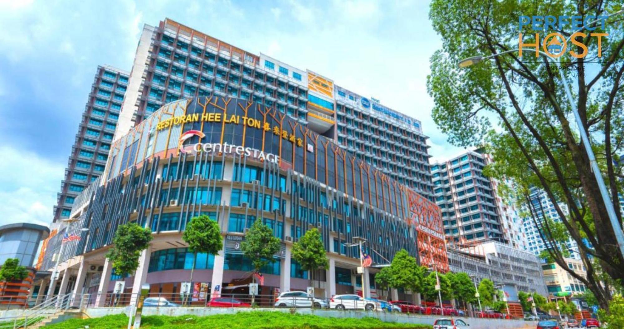 Centrestage Petaling Jaya By Perfect Host Hotel Kültér fotó The hotel in 2015