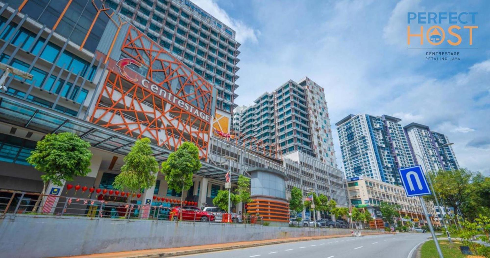 Centrestage Petaling Jaya By Perfect Host Hotel Kültér fotó The mall's facade