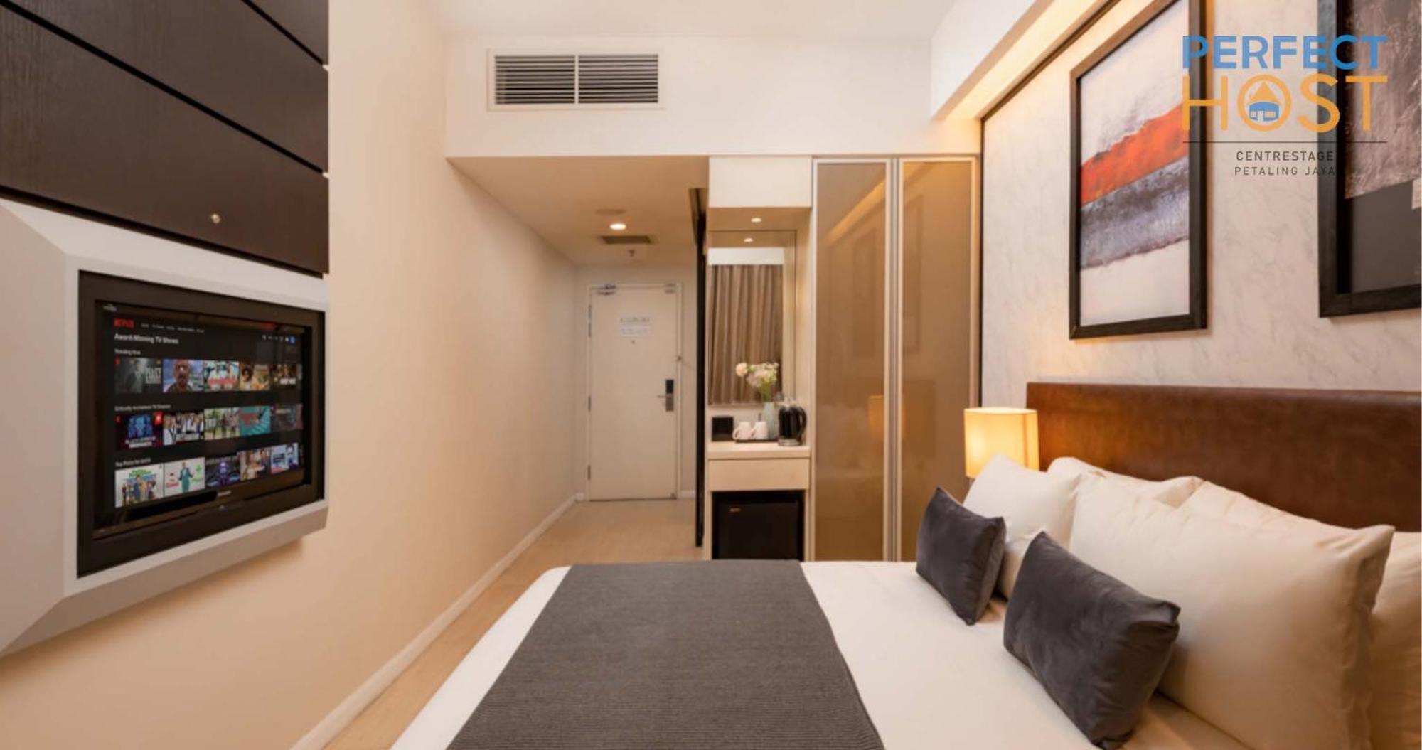 Centrestage Petaling Jaya By Perfect Host Hotel Kültér fotó A room at the hotel